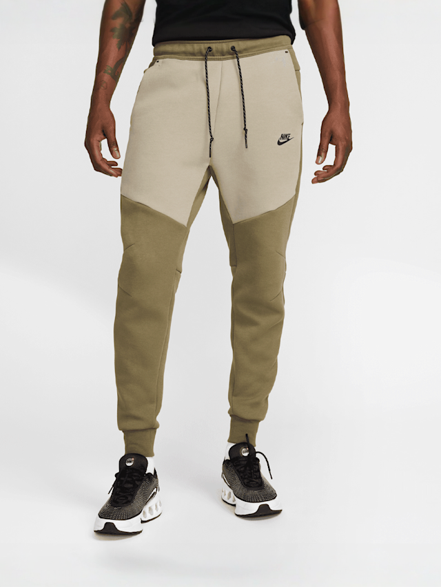 Nike, Tech Fleece Jogger, green, Image 1 of 7