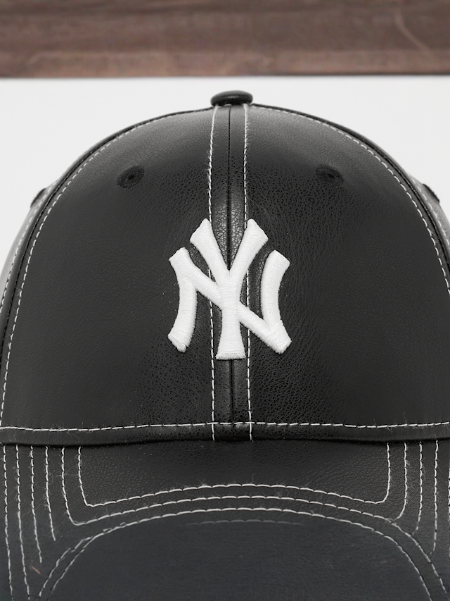 New Era, FEMALE 9FORTY Topstitch PU New York Yankees, black, Image 4 of 4