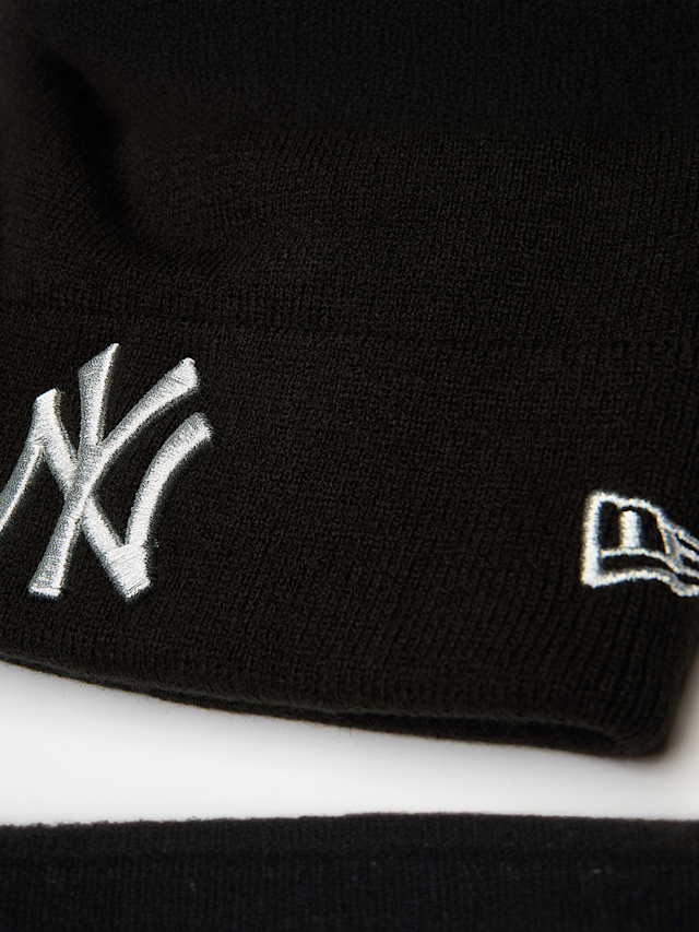 New Era, Beanie Metallic New York Yankees black, black, Image 3 of 3