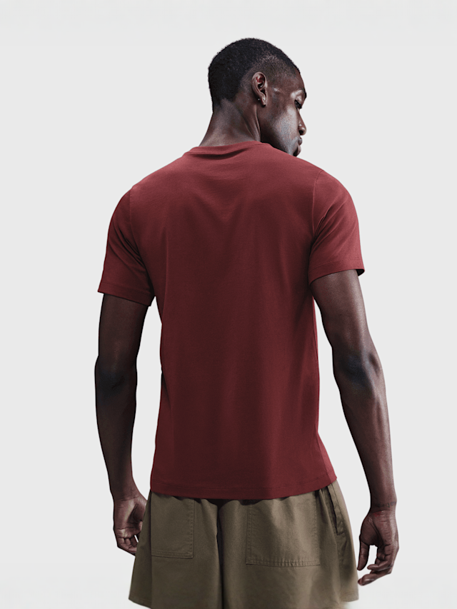 Nike, Sportswear Club T-Shirt, red, Image 2 of 4