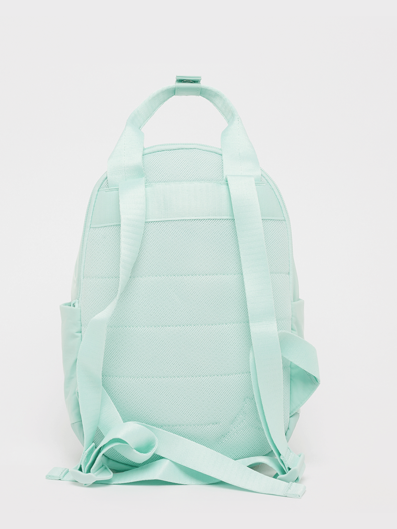 jordan alpha mini backpack The spacious main compartment has a 2 Jordan Alpha mini Backpack -