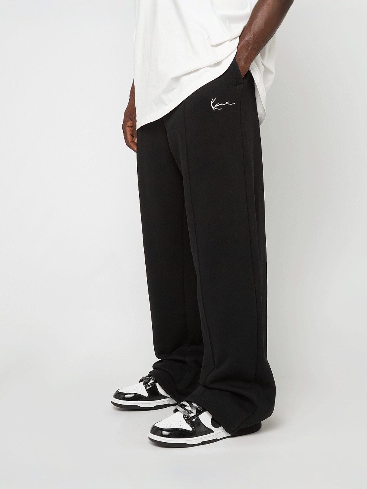 Signature Straight Leg Sweatpants | SNIPES