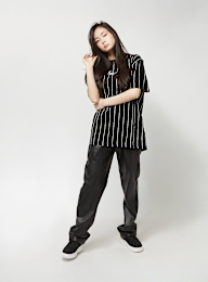 Karl Kani, Small Signature Essential Pinstripe OS Tee, zwart, Afbeelding 4 van 4