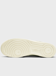 Nike, Air Force 1 07 LV8, groen, Afbeelding 3 van 9