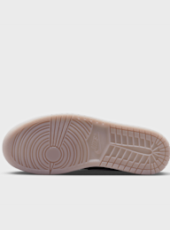 Jordan, Air Jordan 1 Low SE Men's Shoes, black, Image 3 of 8