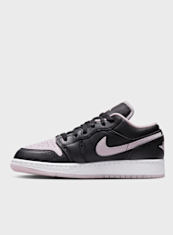 Jordan, Air Jordan 1 Low SE (GS), black, Image 1 of 8