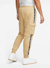 Nike, Sportswear Repeat Fleece Cargo Pants, beige, Afbeelding 2 van 7