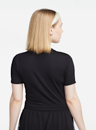 Nike, Sportswear Essential Slim Crop Tee, zwart, Afbeelding 2 van 4