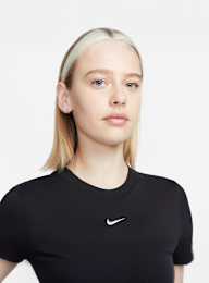 Nike, Sportswear Essential Slim Crop Tee, zwart, Afbeelding 3 van 4