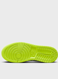 Jordan, 1 Low SE (GS), black, Image 3 of 9