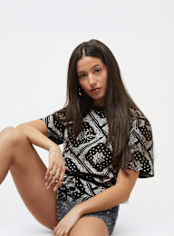 Karl Kani, Small Signature Paisley OS Tee, zwart, Afbeelding 1 van 4