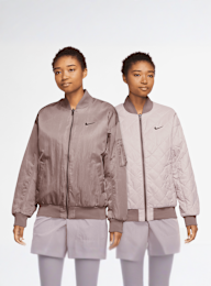 Nike, Sportswear Reversible Varsity Bomber Jacket, lichtroze, Afbeelding 1 van 4