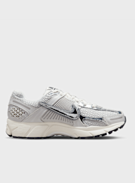 Nike, WMNS Zoom Vomero 5, grey, Image 2 of 9