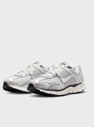 Nike, WMNS Zoom Vomero 5, grey, Image 4 of 9