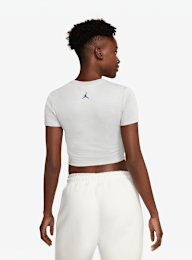 Jordan, Short Sleeve Graphics Slim Crop Tee, biały, Obraz 2 z 3