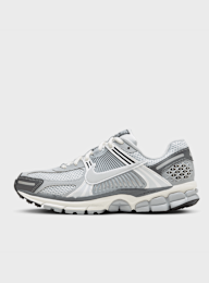 Nike, WMNS Zoom Vomero 5, grey, Image 1 of 9