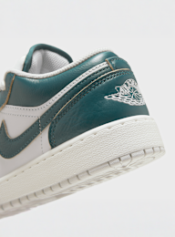 Jordan, 1 Low SE (GS), green, Image 8 of 9