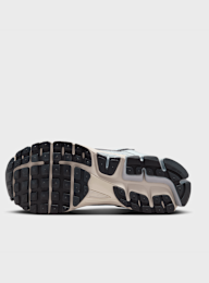 Nike, WMNS Zoom Vomero 5, grey, Image 3 of 9
