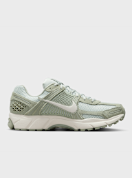 Nike, Zoom Vomero 5, green, Image 2 of 9