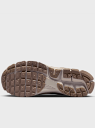 Nike, Zoom Vomero 5, brown, Image 3 of 8
