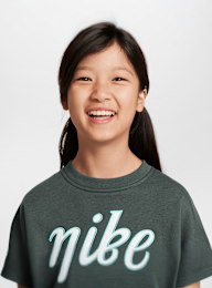 Nike, Sportswear Club Fleece Boxy Crew Graphics Star, green, Image 3 of 5