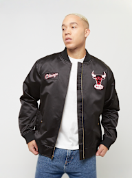 Mitchell & Ness, NBA Chicago Bulls Team Leader Satin Bomber, black, Image 1 of 7