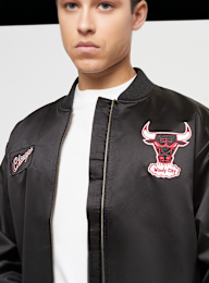 Mitchell & Ness, NBA Chicago Bulls Team Leader Satin Bomber, black, Image 3 of 7