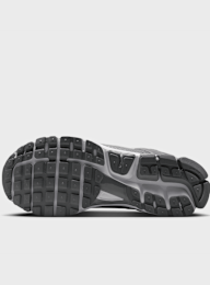 Nike, Zoom Vomero 5, szary, Obraz 3 z 9