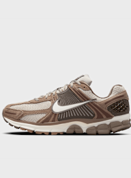 Nike, Zoom Vomero 5, brown, Image 1 of 9