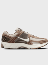 Nike, Zoom Vomero 5, brown, Image 2 of 9