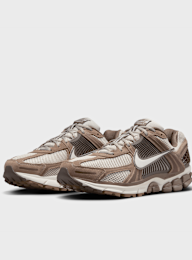 Nike, Zoom Vomero 5, brown, Image 4 of 9