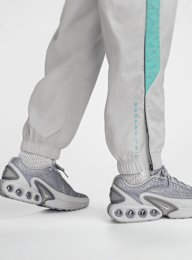 Nike, Sportswear Woven Swoosh Air Pants, grijs, Afbeelding 5 van 6