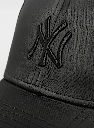 New Era, Female 9FORTY Satin New York Yankees, black, Image 3 of 4