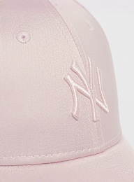 New Era, Female 9FORTY Satin New York Yankees, light pink, Image 3 of 4