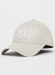 New Era, Female 9FORTY Crinkled PU New York Yankees, beige, Image 1 of 4