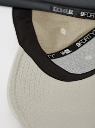 New Era, Female 9FORTY Crinkled PU New York Yankees, beige, Image 4 of 4