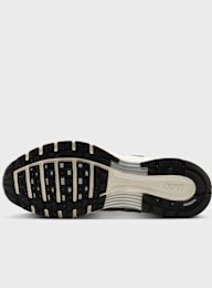 Nike, P-6000 metallic silver/metallic silver/black, silver, Image 3 of 8