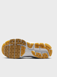 Nike, Zoom Vomero 5, white, Image 3 of 9