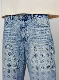 zəяo si:x nœf, Primary Logo Embossed Denim Shorts, blue, Image 3 of 5
