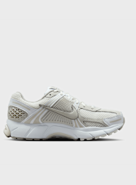 Nike, Zoom Vomero 5, white, Image 2 of 9