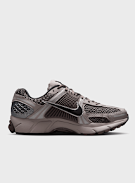 Nike, Zoom Vomero 5, brown, Image 2 of 9