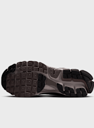 Nike, Zoom Vomero 5, brown, Image 3 of 9
