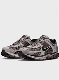 Nike, Zoom Vomero 5, brown, Image 4 of 9