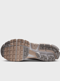 Nike, Zoom Vomero 5, beige, Image 3 of 9