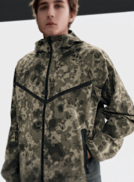 Nike, Tech Dri-FIT Woven Camo Windrunner Oversized Jacket, camouflage, Image 3 of 7