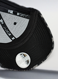 New Era, Female 9Forty Cosy Animal Los Angeles Dodgers, multi-colour, Image 3 of 4