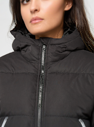 Urban Classics, Ladies Peached Puffer Jacket With Hood, czarny, Obraz 3 z 4