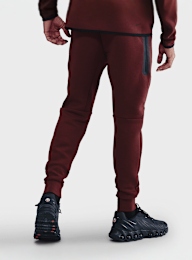 Nike, Tech Fleece Jogger, red, Image 2 of 5