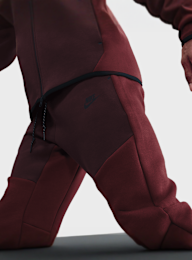 Nike, Tech Fleece Jogger, red, Image 3 of 5