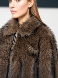 Karl Kani, Metal Signature Faux Fur Jacket, bruin, Afbeelding 3 van 4